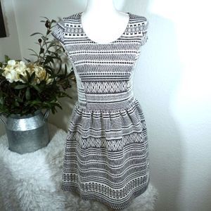 BAR III BLACK & WHITE GEOMETRIC DRESS SZ.M EUC